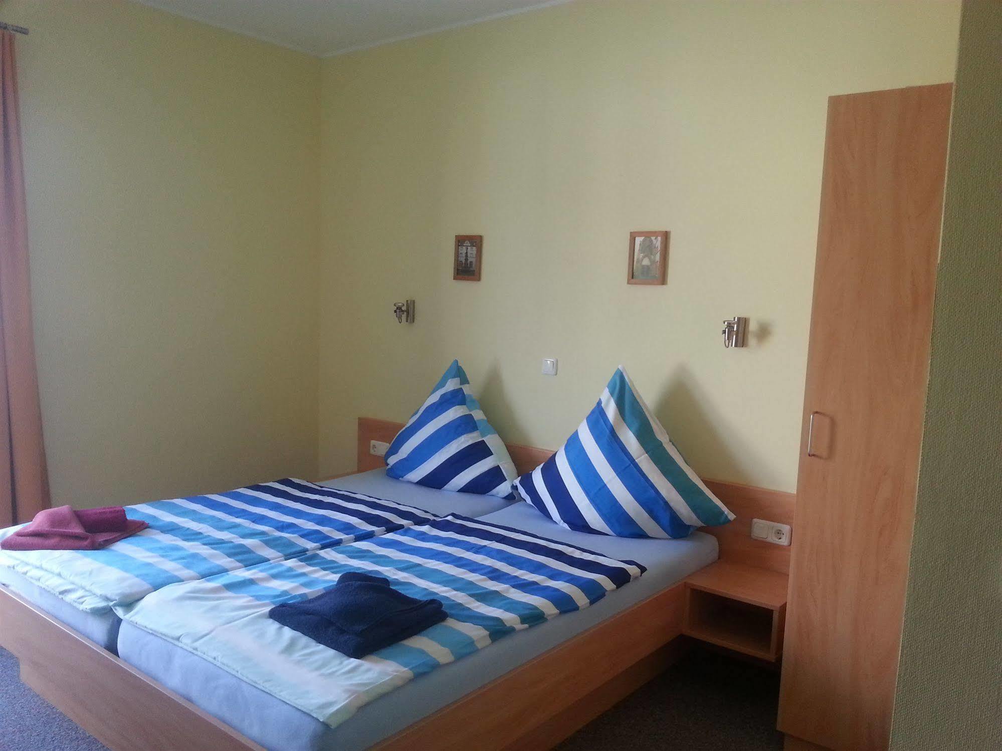 Hotel Kenner Treff Esterno foto