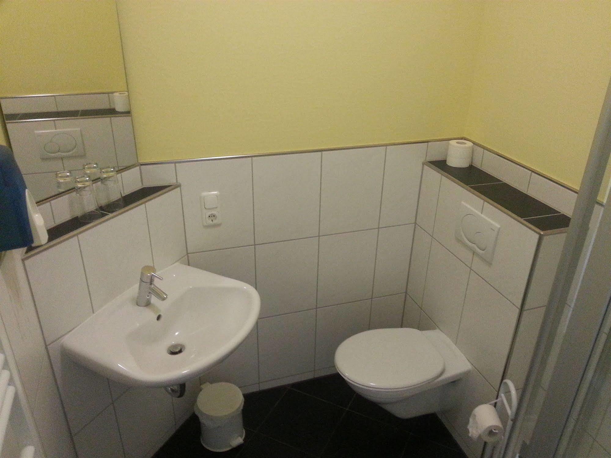 Hotel Kenner Treff Esterno foto