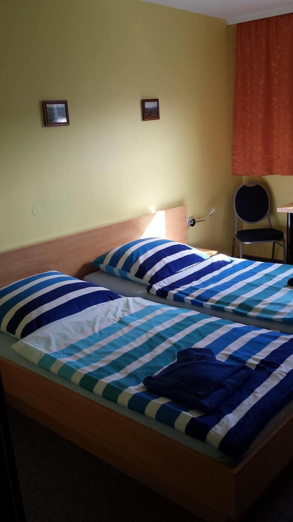 Hotel Kenner Treff Esterno foto